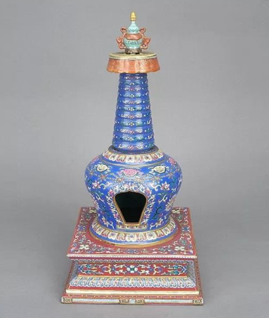 清乾隆粉彩瓷塔