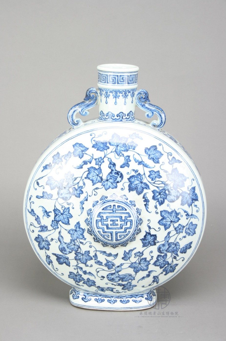 <b>清雍正青花福禄万代宝月瓶</b>