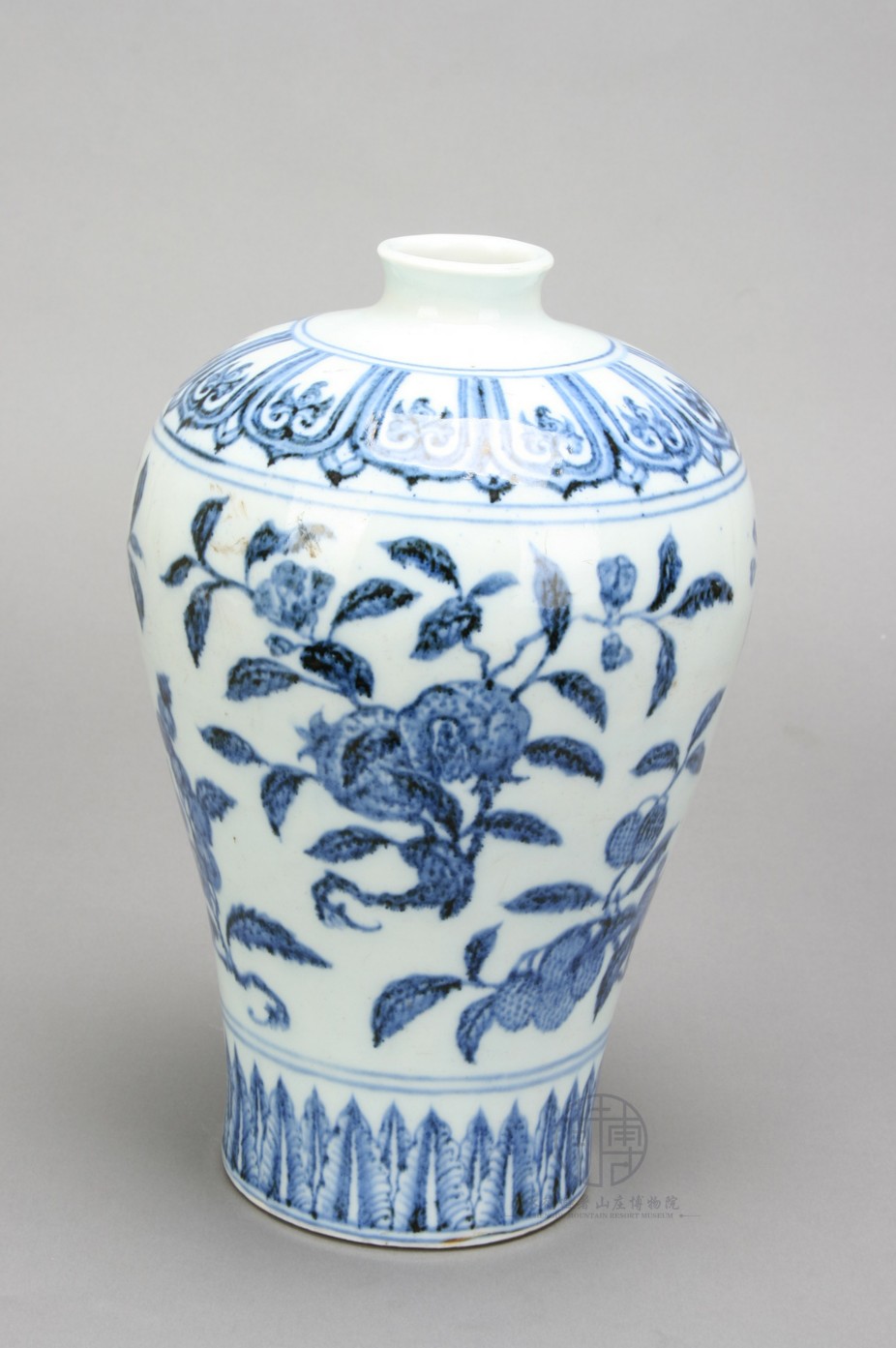 <b>明永乐青花折枝花果梅瓶</b>