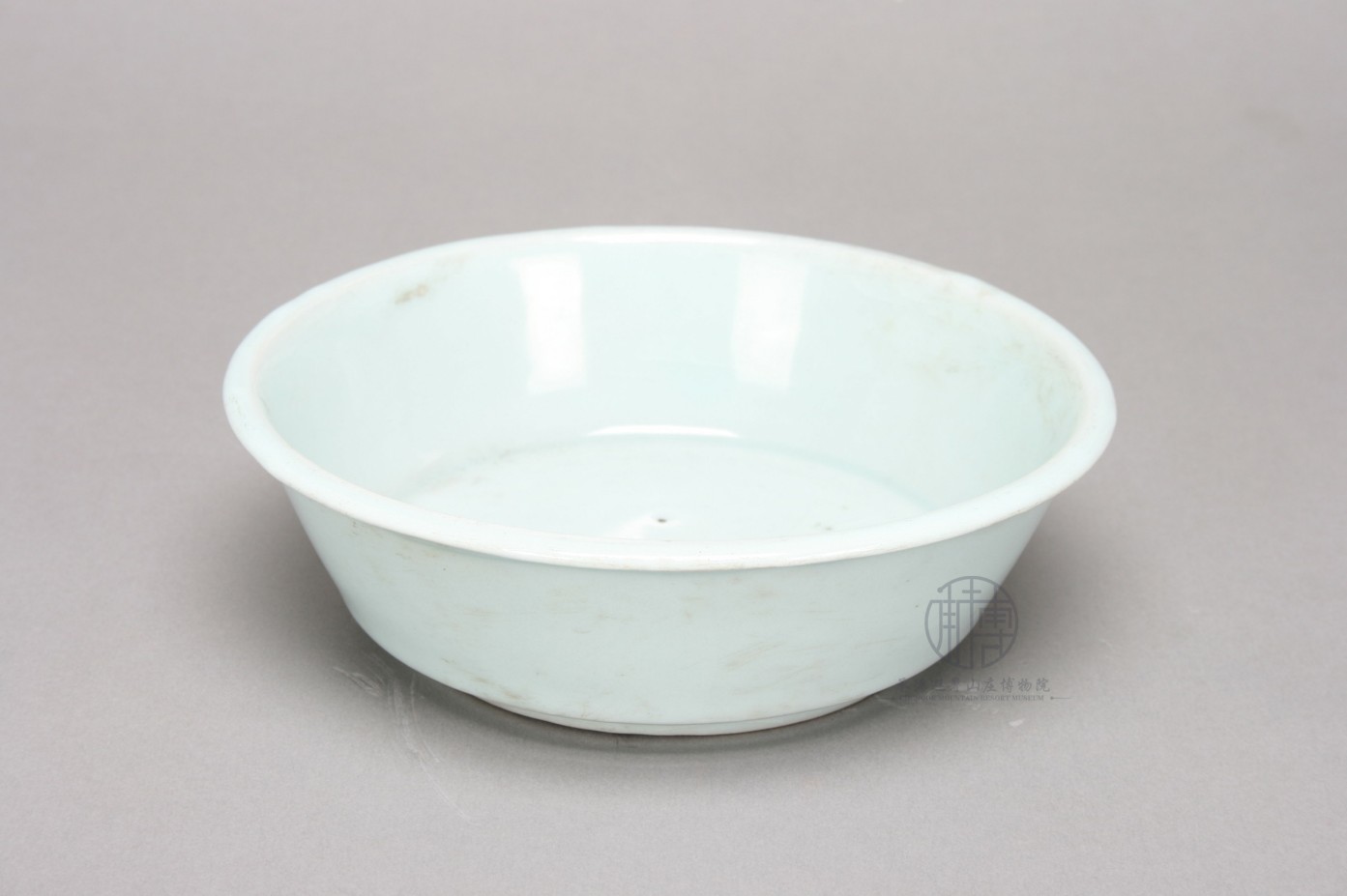 <b>宋龙泉窑粉青釉折腰洗</b>